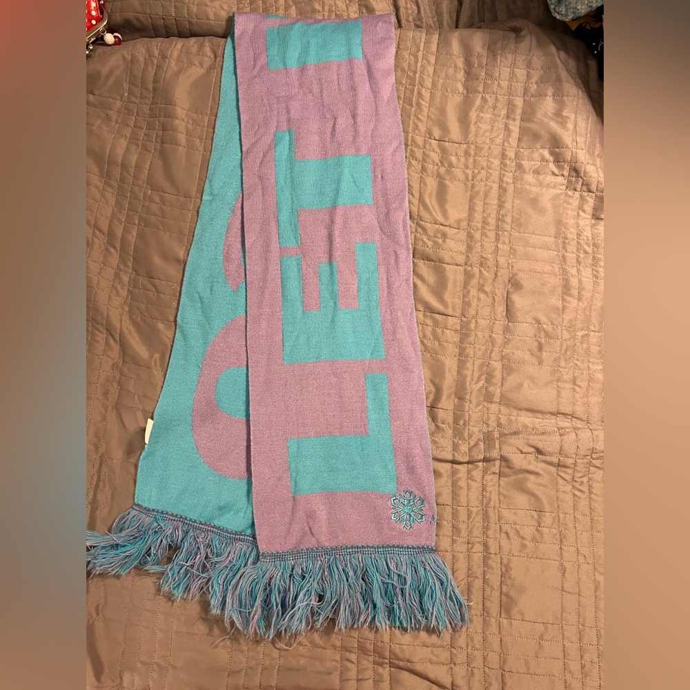 EUC, Disney Let It Go Scarf